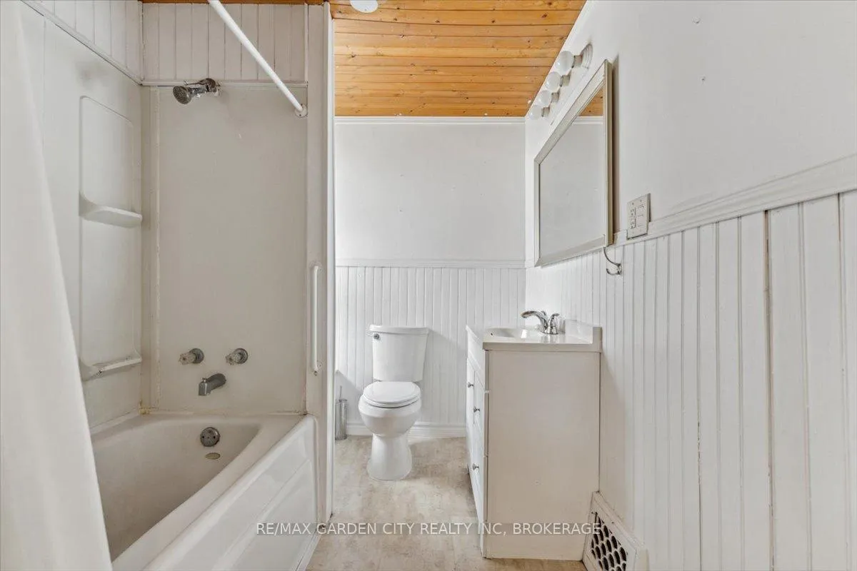 Photo 13 of 4372 Seneca Street, Niagara Falls, Downtown — HOMEH