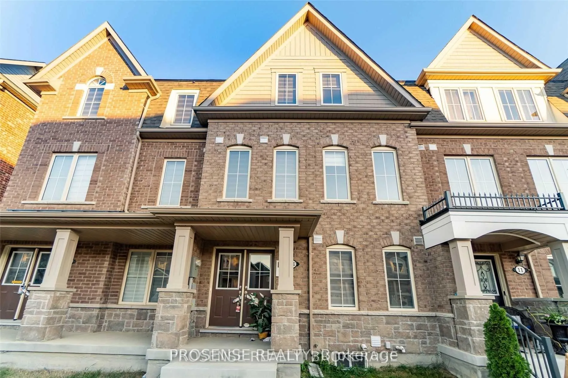 Photo 2 of 13 Fresnel Road, Brampton, Credit Valley — HOMEH