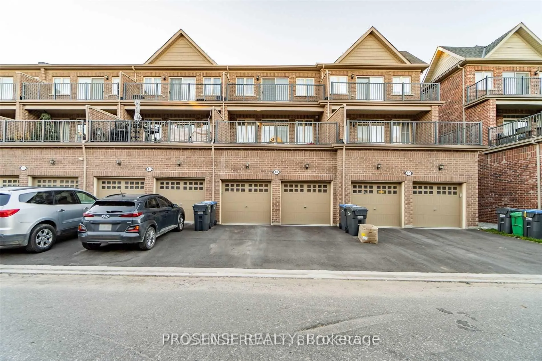 Photo 4 of 13 Fresnel Road, Brampton, Credit Valley — HOMEH