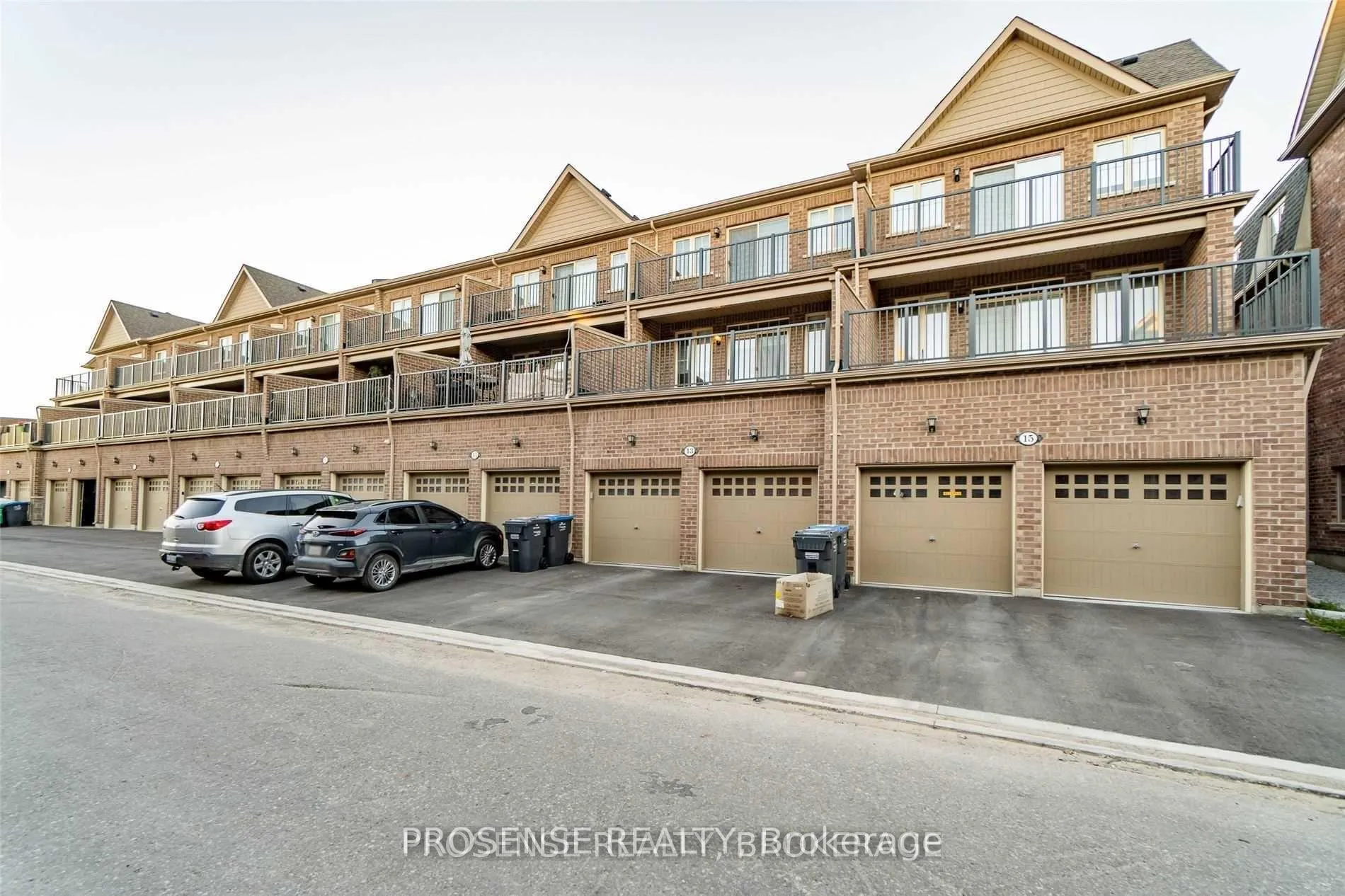 Photo 5 of 13 Fresnel Road, Brampton, Credit Valley — HOMEH