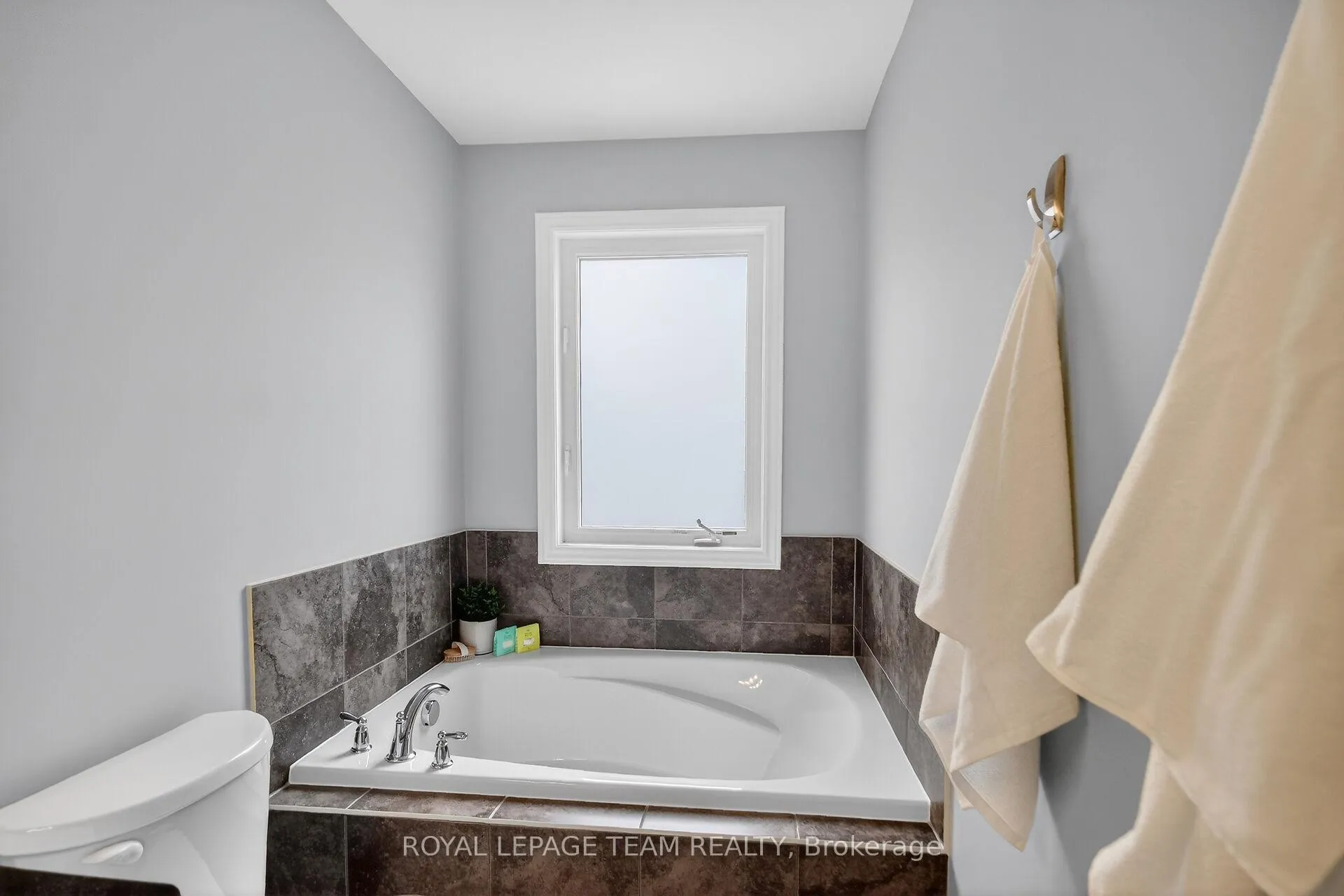 Photo 23 of 626 Bluegill Avenue, Ottawa, Barrhaven - Half Moon Bay — HOMEH