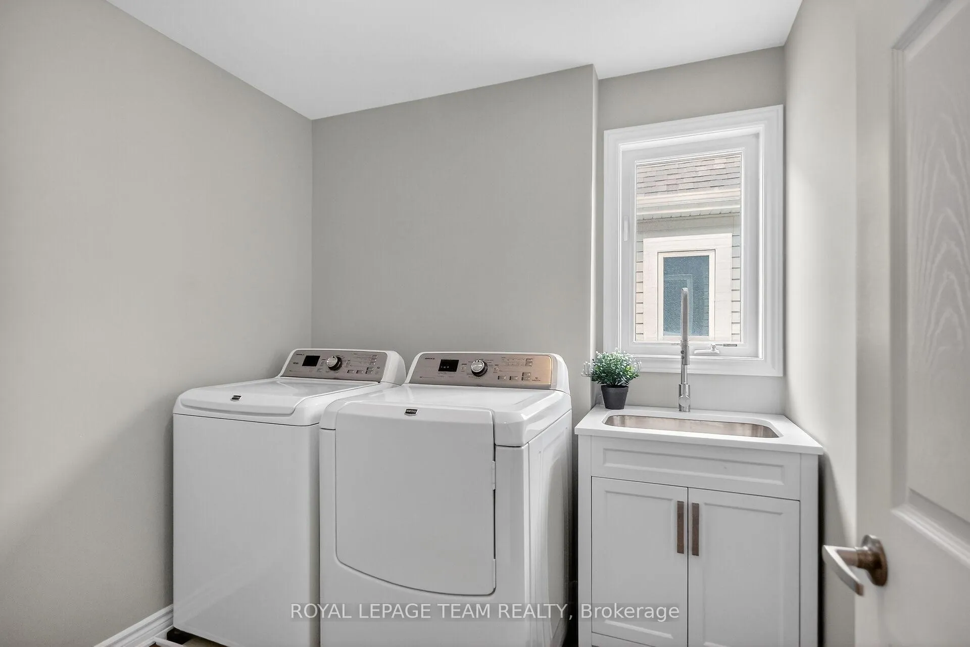 Photo 31 of 626 Bluegill Avenue, Ottawa, Barrhaven - Half Moon Bay — HOMEH