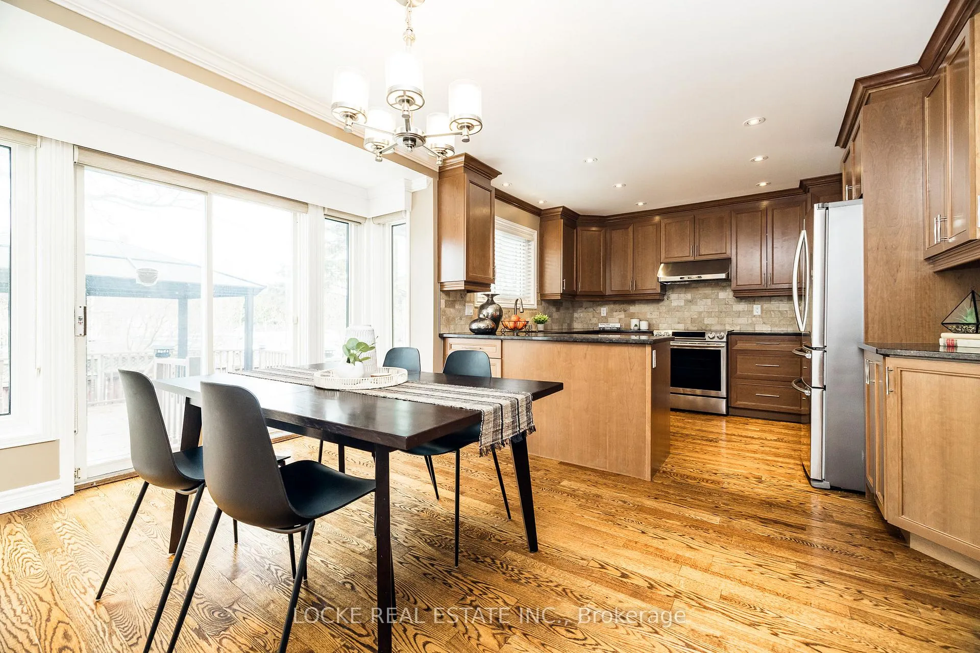 Photo 12 of 375 River Ridge Crescent, Ottawa, Bilberry Creek/Queenswood Heights — HOMEH