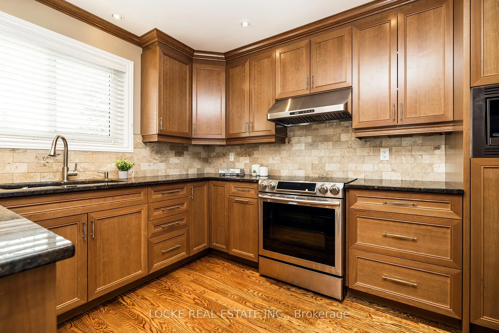 Photo 15 of 375 River Ridge Crescent, Ottawa, Bilberry Creek/Queenswood Heights — HOMEH