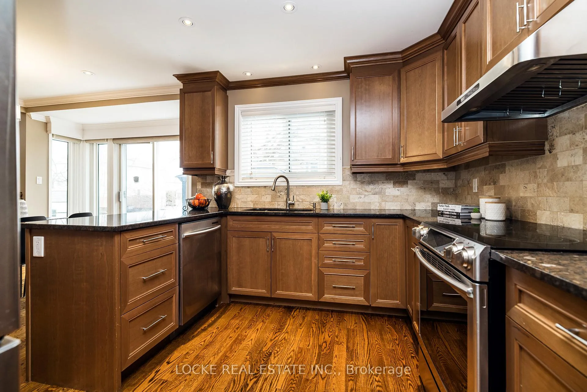 Photo 16 of 375 River Ridge Crescent, Ottawa, Bilberry Creek/Queenswood Heights — HOMEH