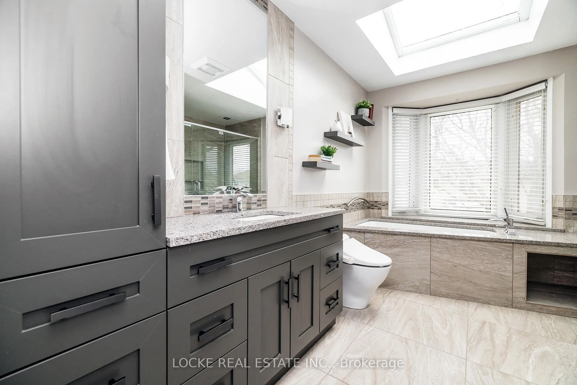 Photo 31 of 375 River Ridge Crescent, Ottawa, Bilberry Creek/Queenswood Heights — HOMEH