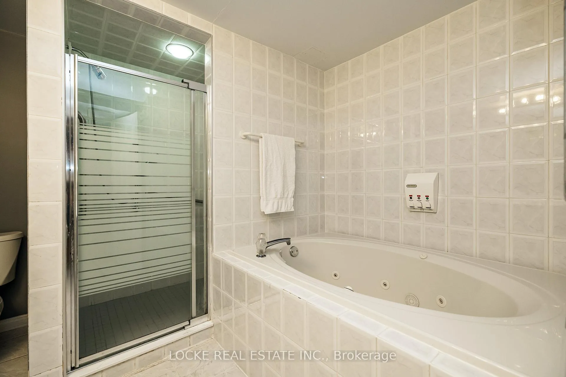 Photo 44 of 375 River Ridge Crescent, Ottawa, Bilberry Creek/Queenswood Heights — HOMEH
