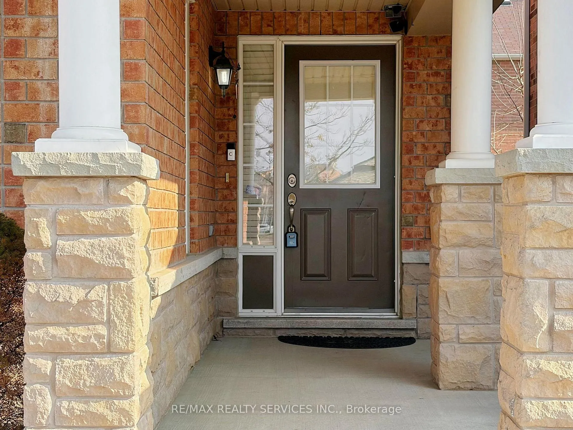 Photo 4 of 37 Bloom Drive, Brampton, Bram East — HOMEH