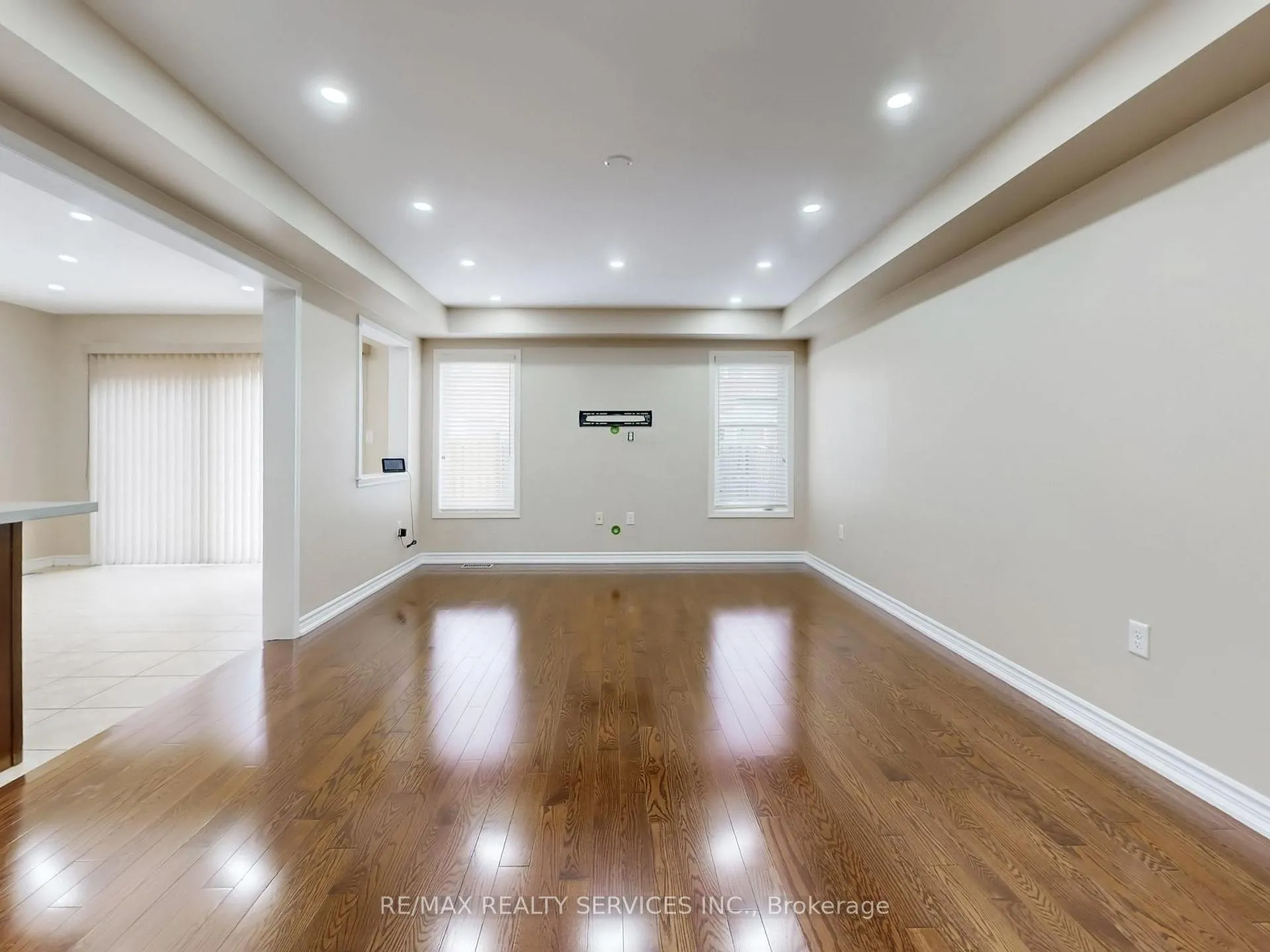 Photo 7 of 37 Bloom Drive, Brampton, Bram East — HOMEH