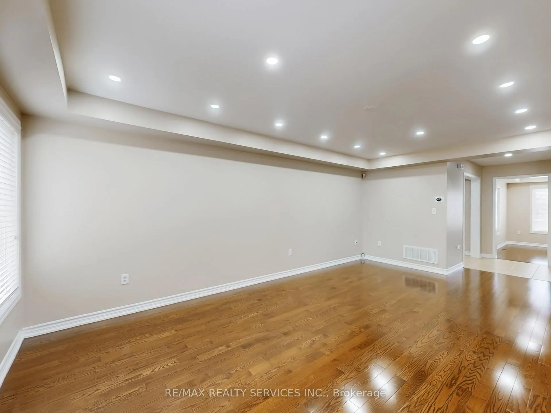 Photo 8 of 37 Bloom Drive, Brampton, Bram East — HOMEH