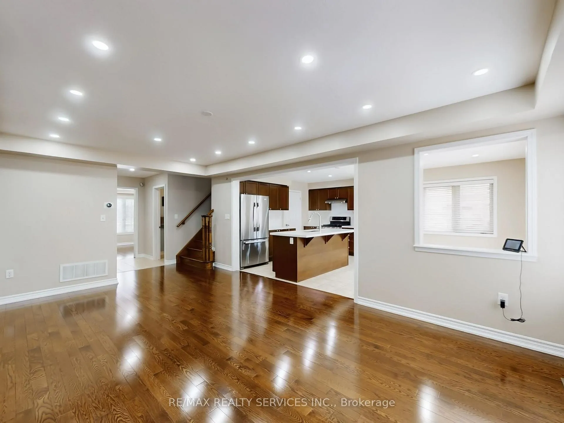 Photo 9 of 37 Bloom Drive, Brampton, Bram East — HOMEH