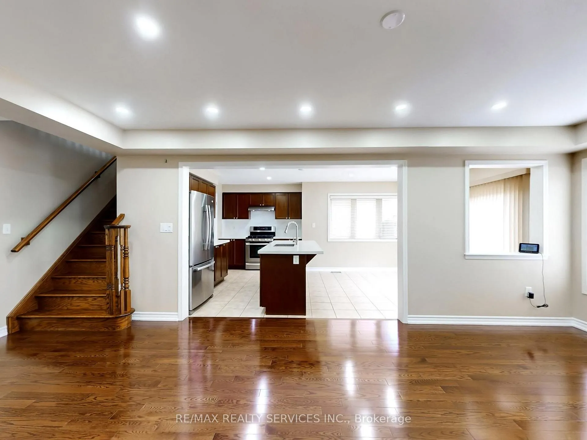 Photo 10 of 37 Bloom Drive, Brampton, Bram East — HOMEH