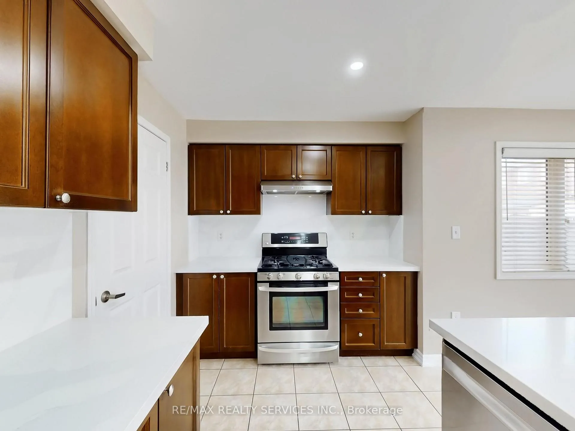 Photo 14 of 37 Bloom Drive, Brampton, Bram East — HOMEH