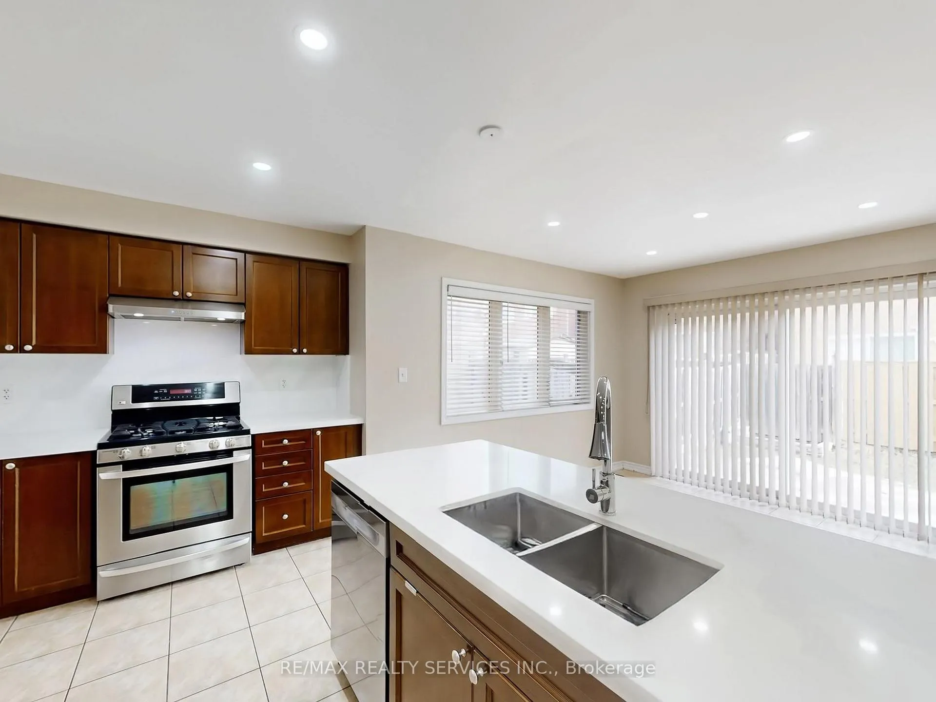Photo 15 of 37 Bloom Drive, Brampton, Bram East — HOMEH