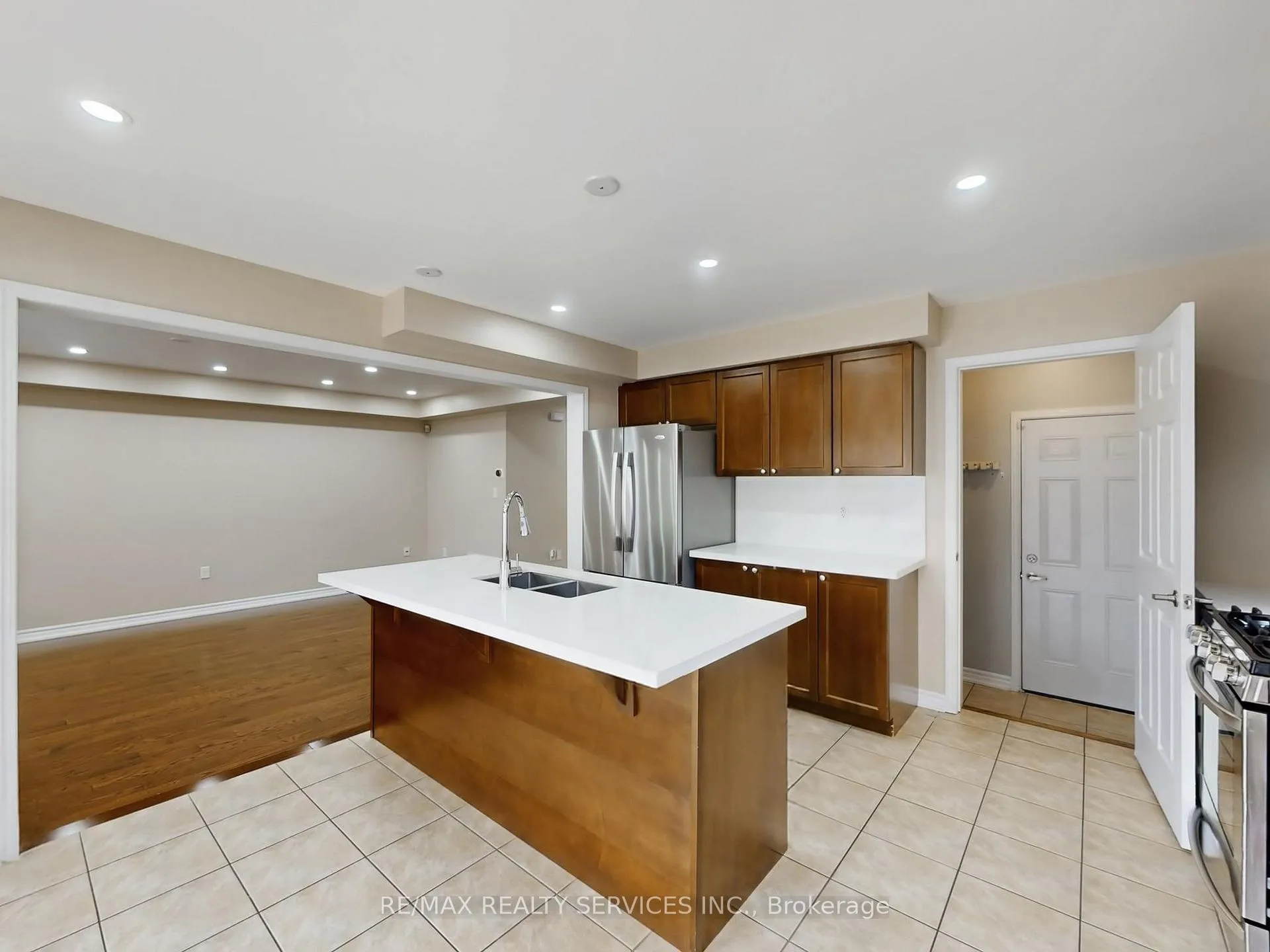 Photo 17 of 37 Bloom Drive, Brampton, Bram East — HOMEH