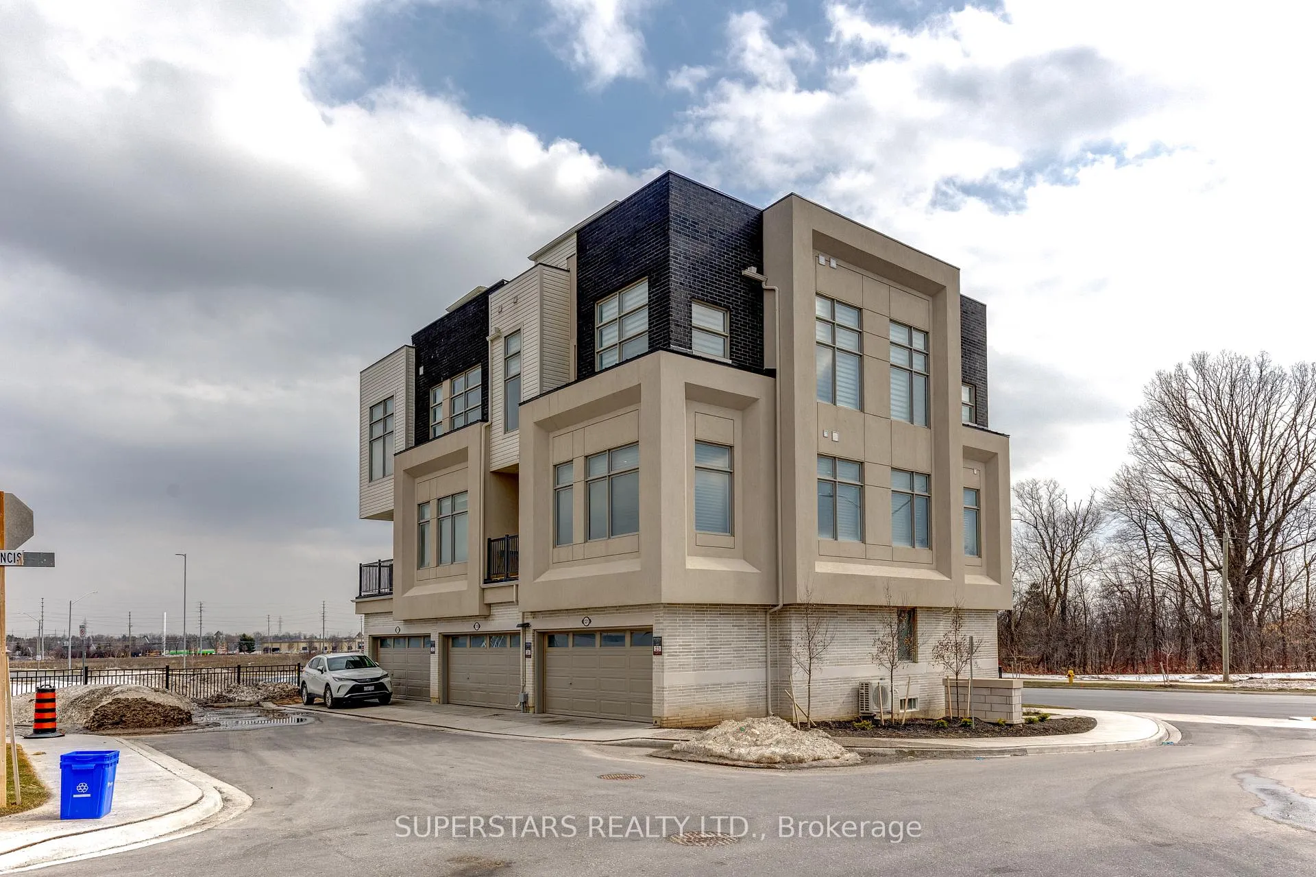 Photo 1 of 121 Markland Street, Markham, Cachet — HOMEH