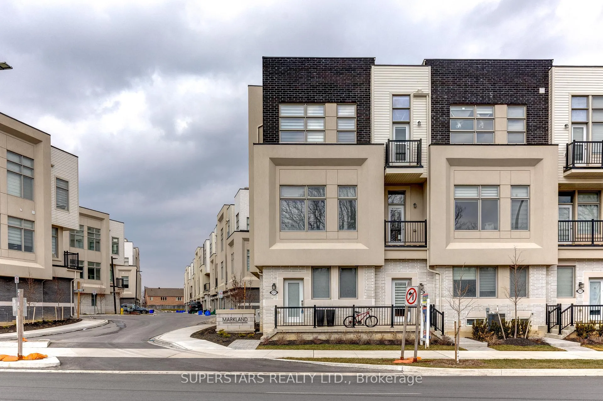 Photo 24 of 121 Markland Street, Markham, Cachet — HOMEH