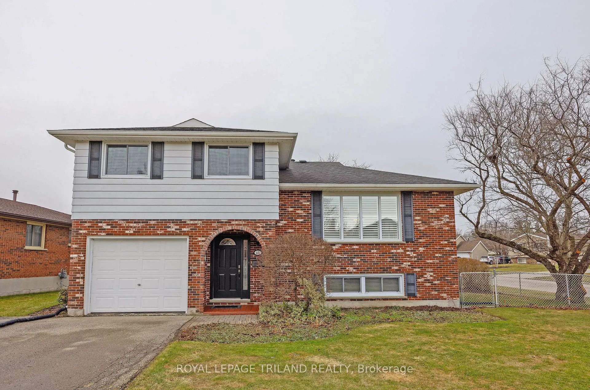 Photo 1 of 41 Lakeview Circle, St. Thomas — HOMEH