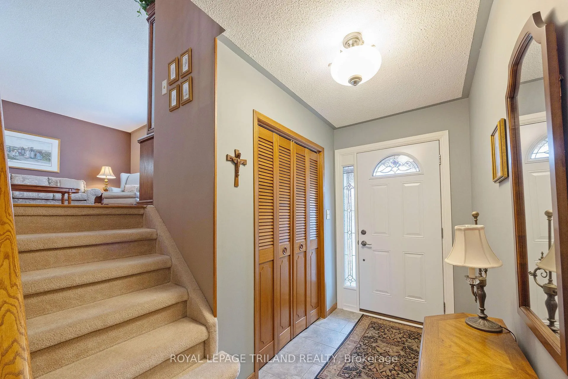 Photo 4 of 41 Lakeview Circle, St. Thomas — HOMEH