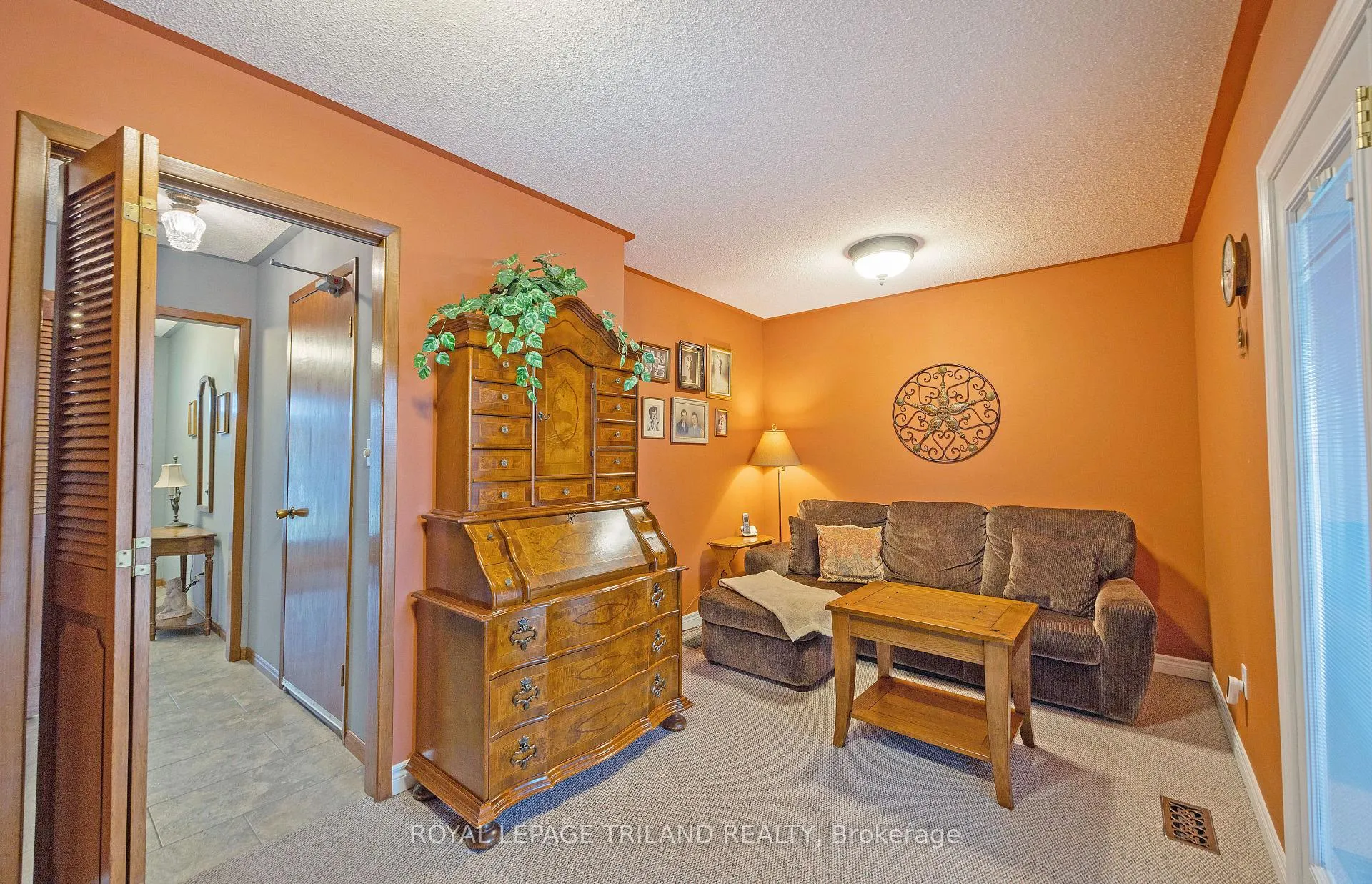 Photo 5 of 41 Lakeview Circle, St. Thomas — HOMEH