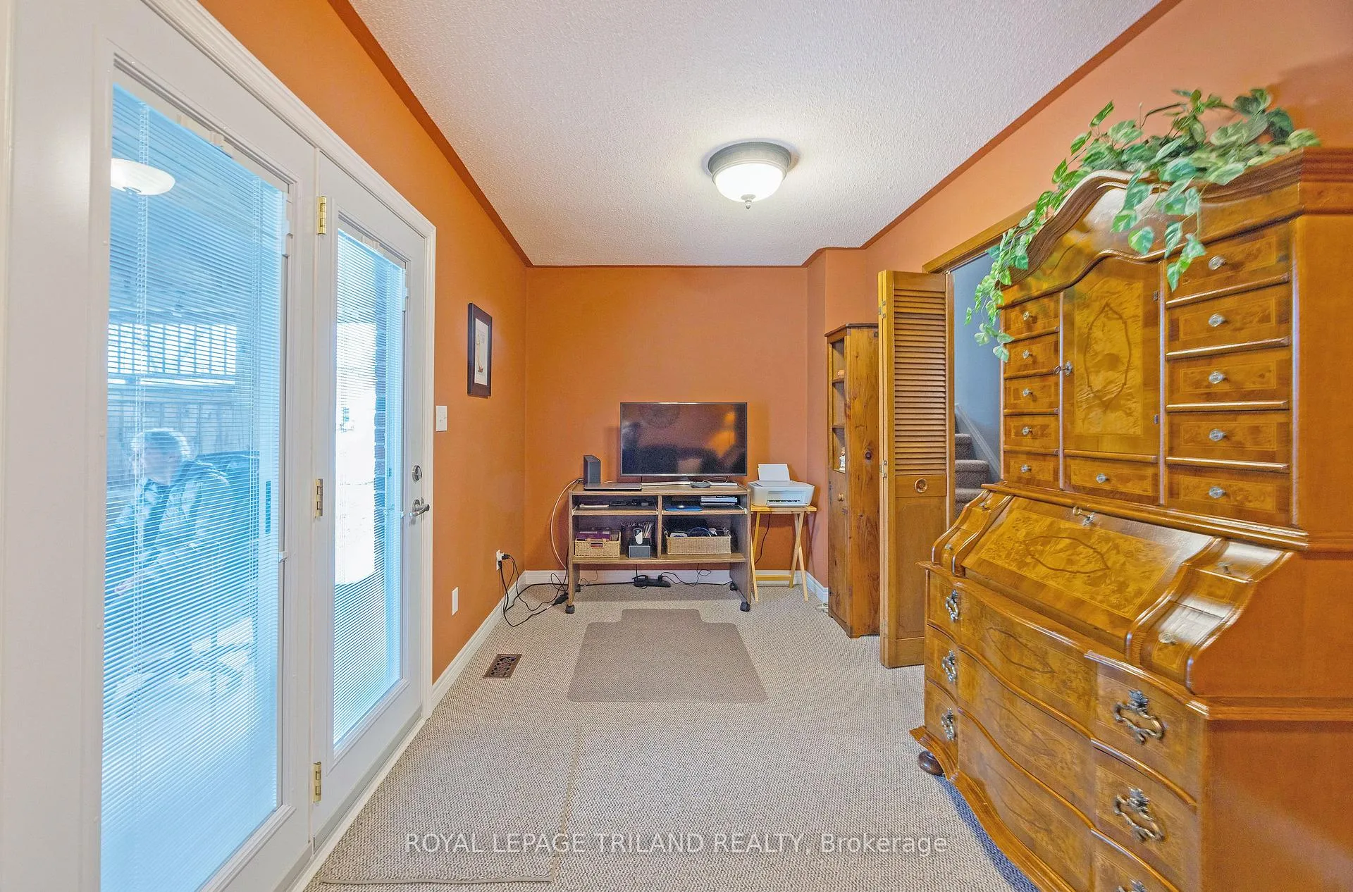 Photo 6 of 41 Lakeview Circle, St. Thomas — HOMEH