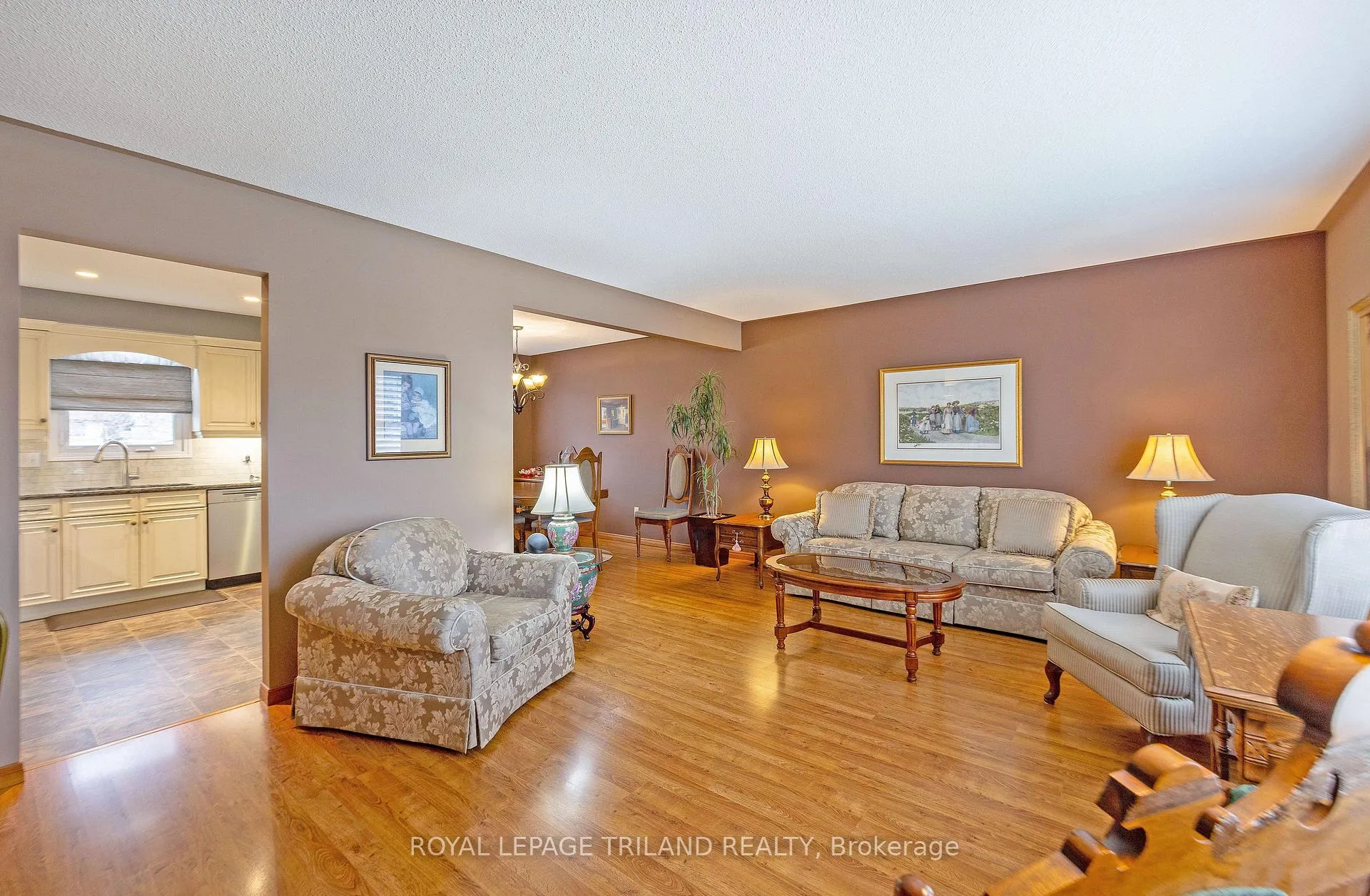 Photo 7 of 41 Lakeview Circle, St. Thomas — HOMEH