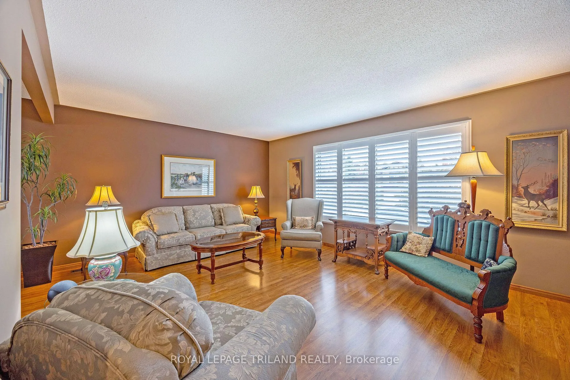 Photo 8 of 41 Lakeview Circle, St. Thomas — HOMEH