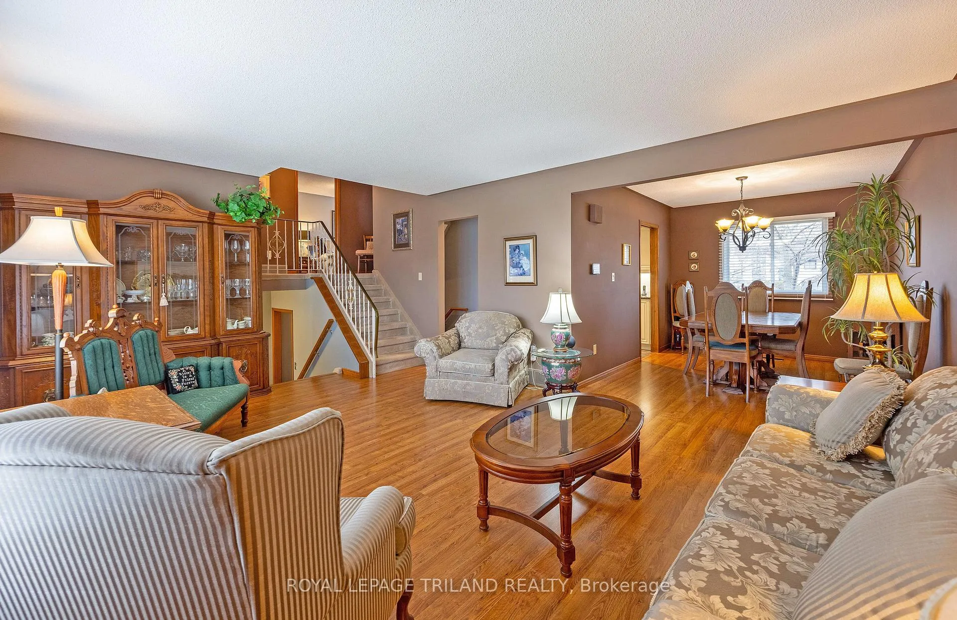 Photo 9 of 41 Lakeview Circle, St. Thomas — HOMEH