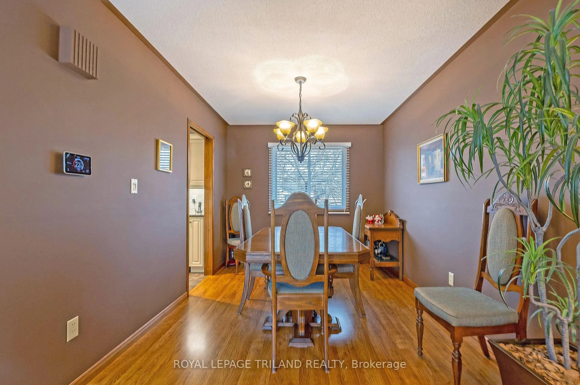Photo 10 of 41 Lakeview Circle, St. Thomas — HOMEH