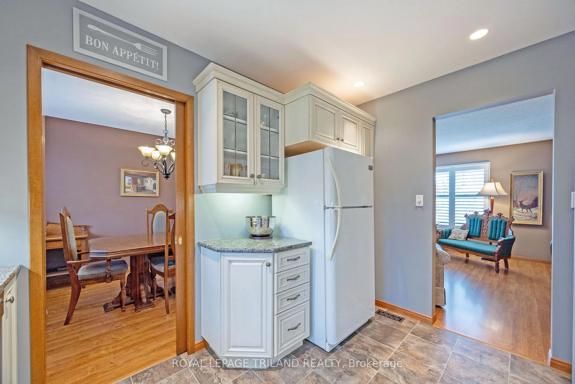 Photo 14 of 41 Lakeview Circle, St. Thomas — HOMEH