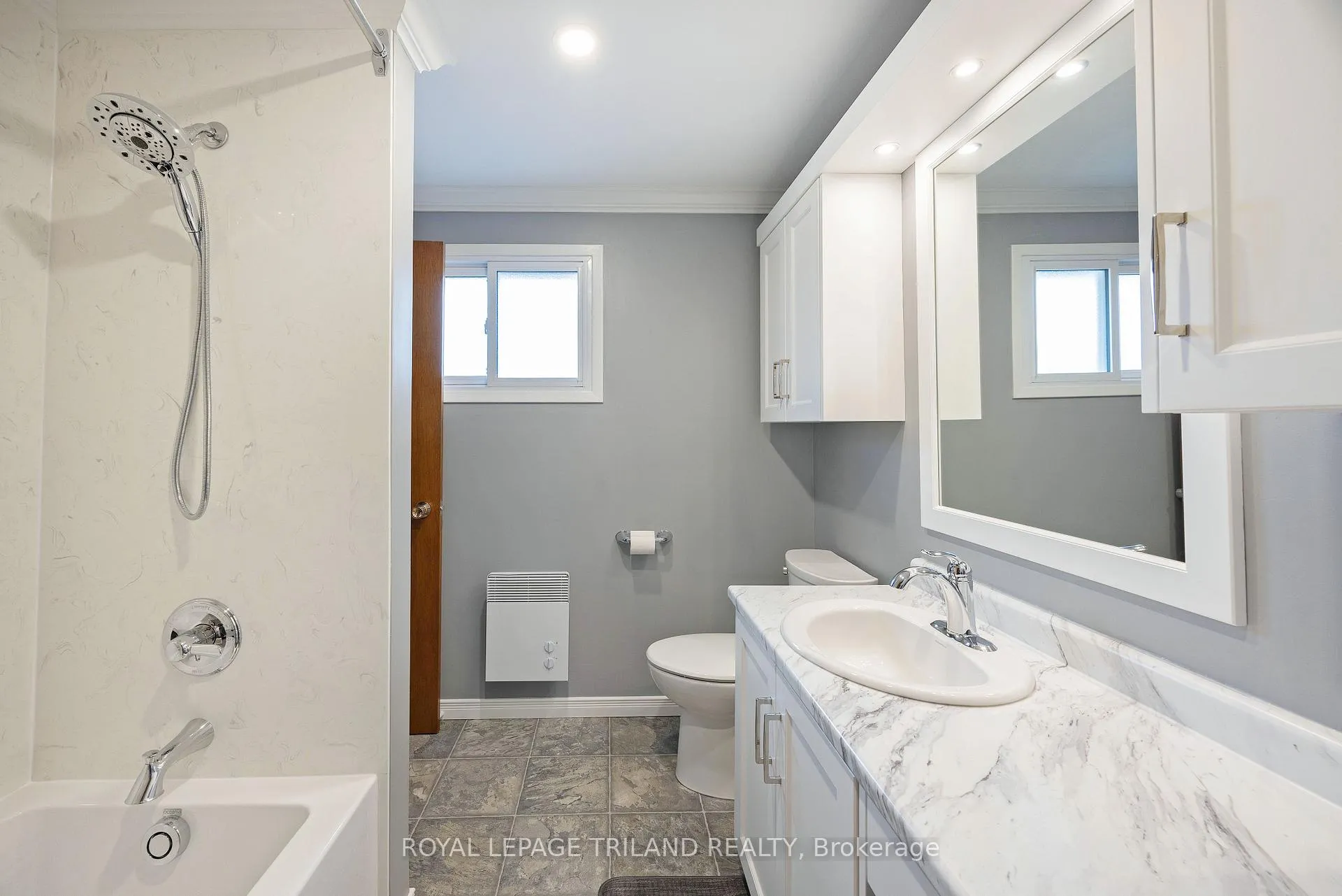 Photo 22 of 41 Lakeview Circle, St. Thomas — HOMEH