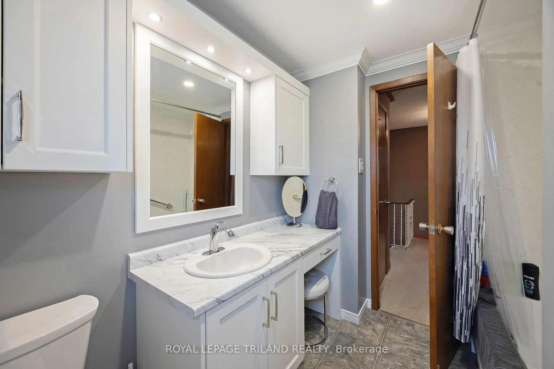 Photo 23 of 41 Lakeview Circle, St. Thomas — HOMEH