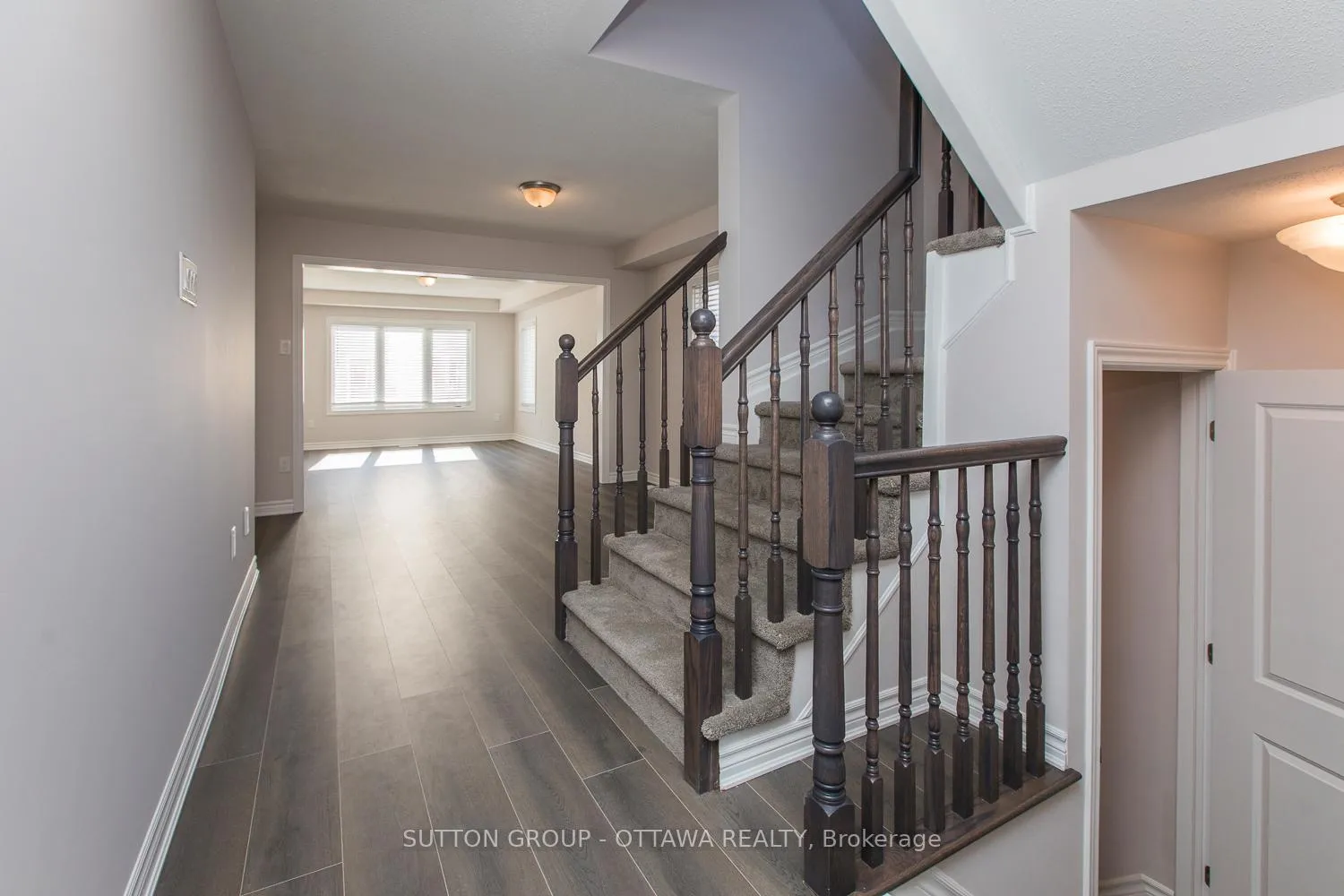 Photo 3 of 3074 Freshwater Way, Ottawa, Barrhaven - Half Moon Bay — HOMEH