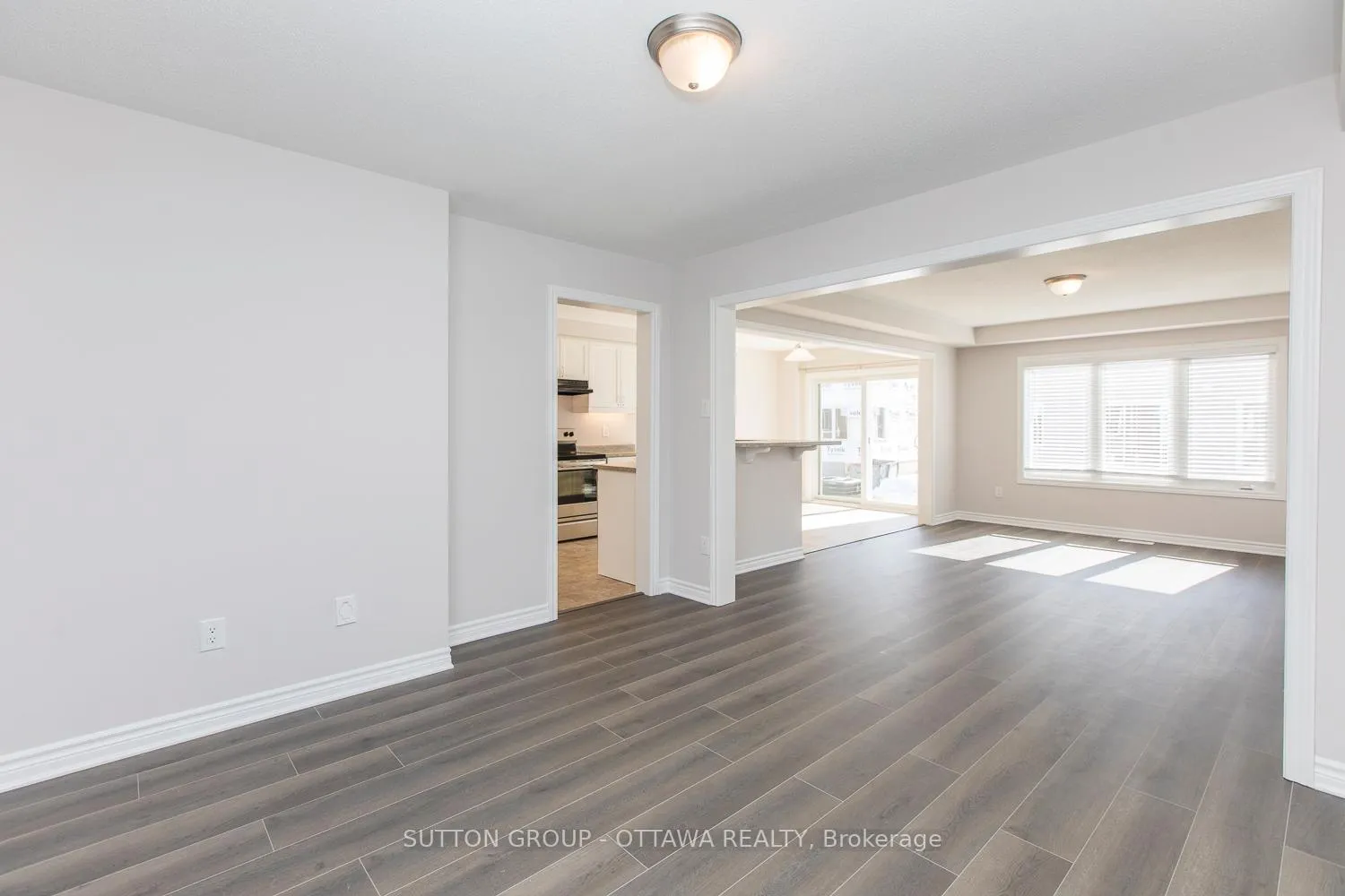 Photo 5 of 3074 Freshwater Way, Ottawa, Barrhaven - Half Moon Bay — HOMEH