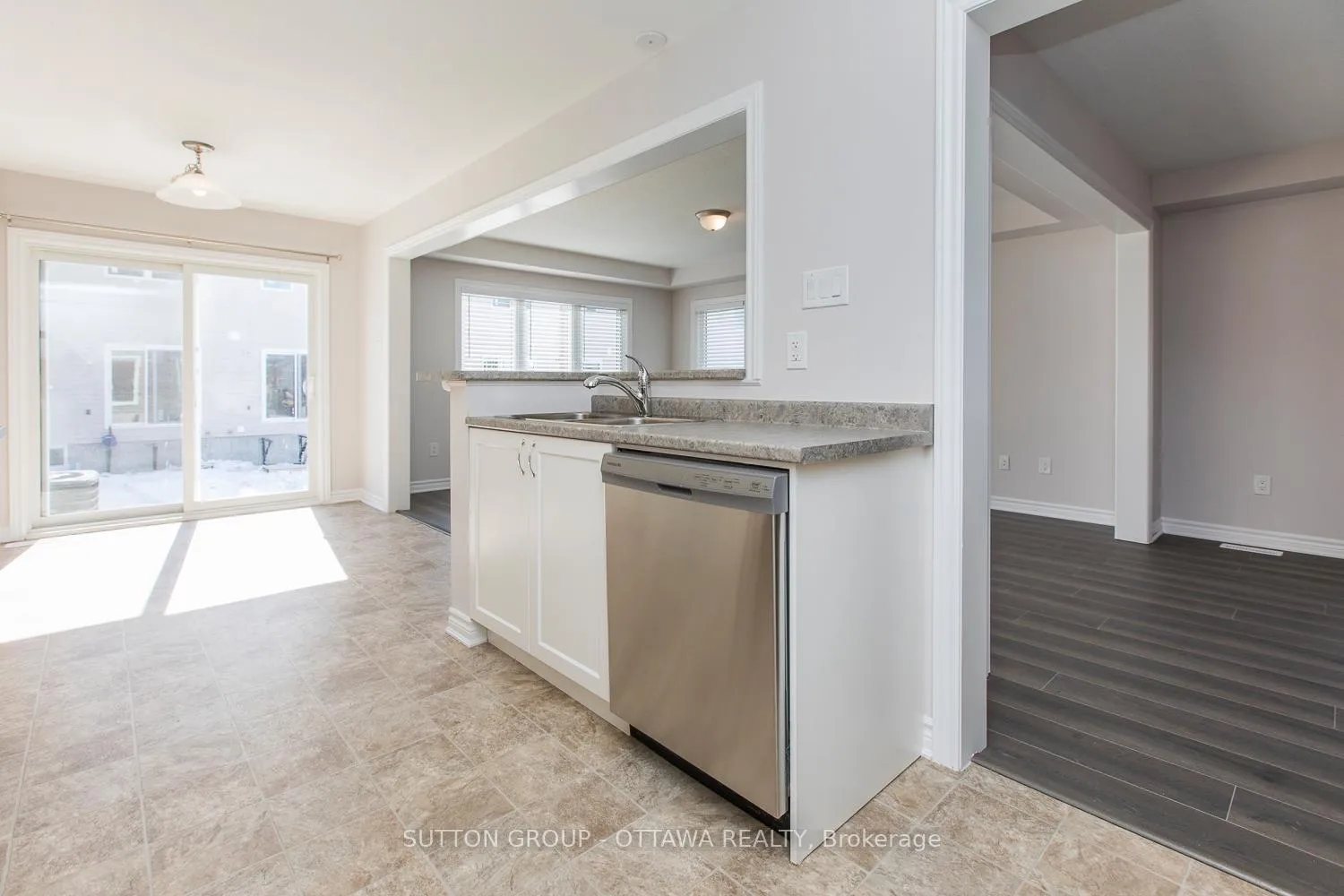 Photo 12 of 3074 Freshwater Way, Ottawa, Barrhaven - Half Moon Bay — HOMEH