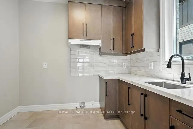 Photo 15 of 4203 Liberty Crossing, London, South V — HOMEH