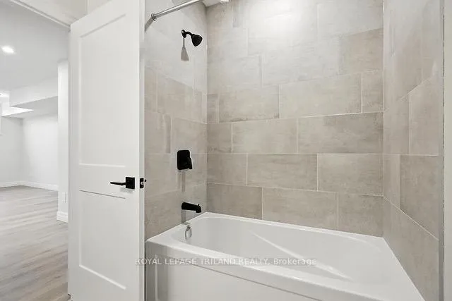 Photo 41 of 4203 Liberty Crossing, London, South V — HOMEH