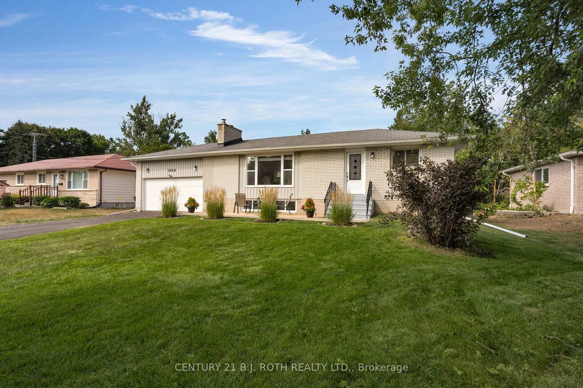 Photo 3 of 2068 Craig Road, Innisfil, Alcona — HOMEH
