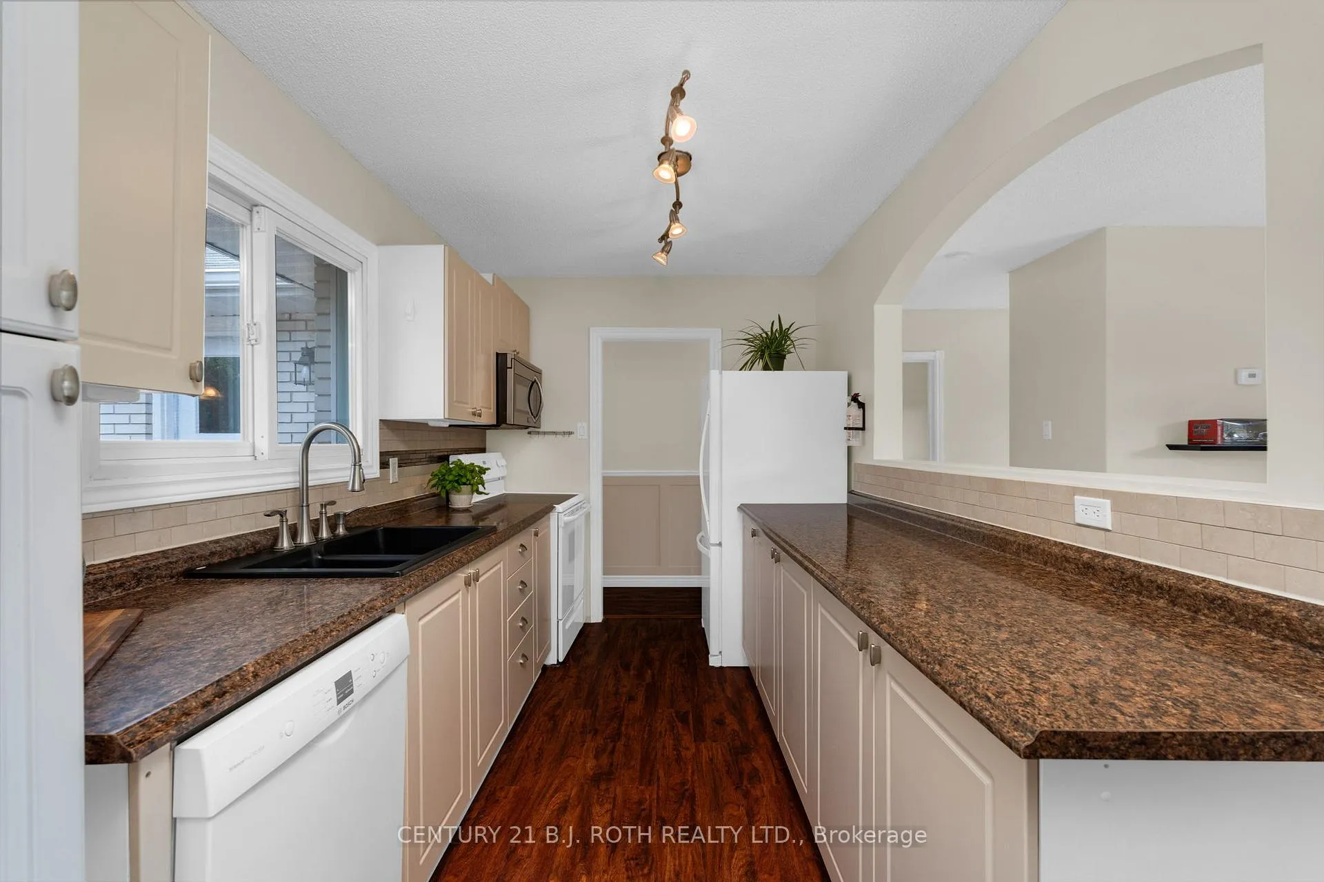Photo 12 of 2068 Craig Road, Innisfil, Alcona — HOMEH