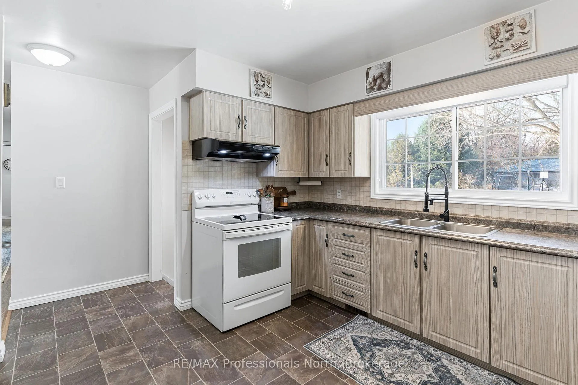 Photo 14 of 7 Winchester Street, Minden Hills, Anson — HOMEH