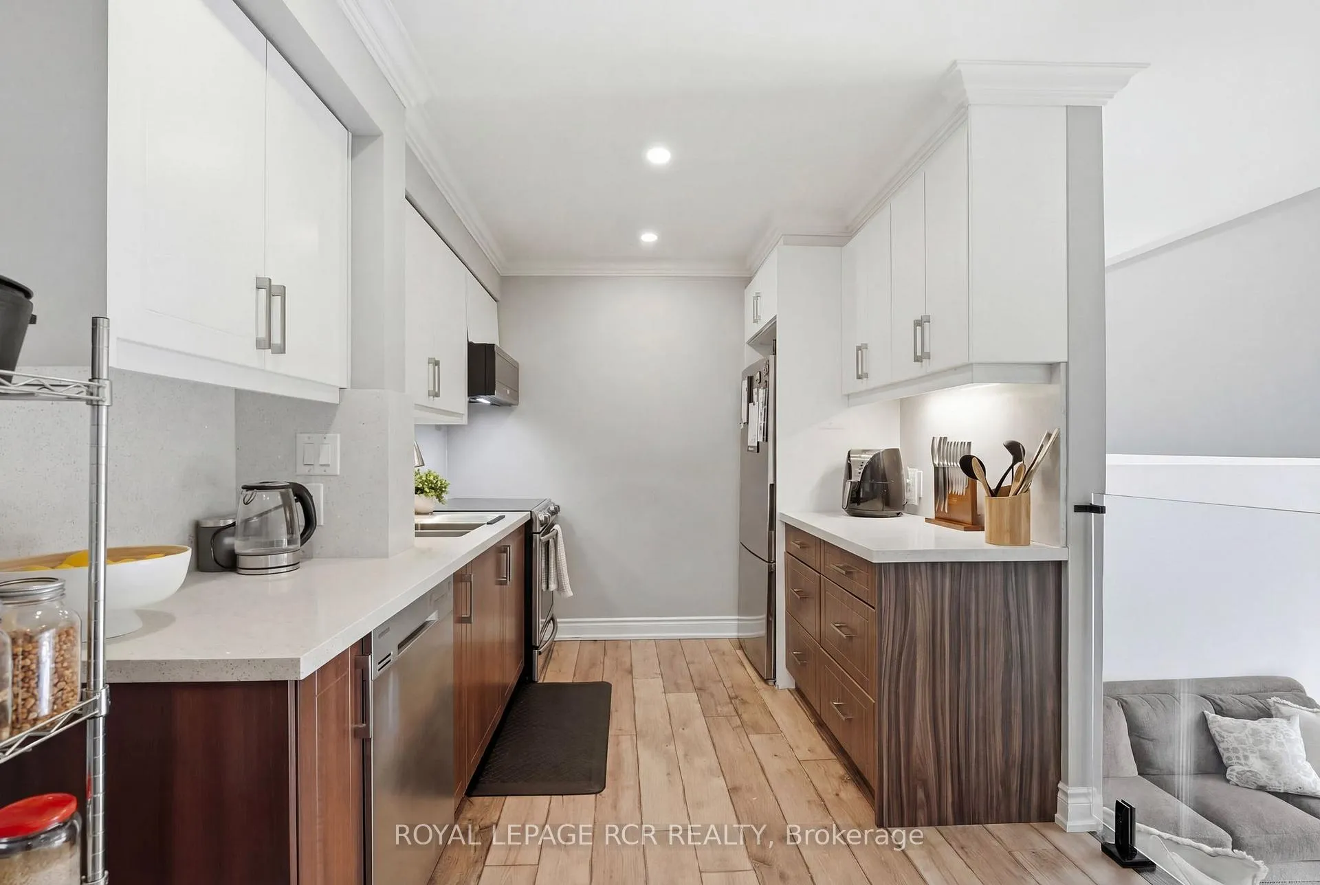 Photo 5 of Unit 28, 155 Milestone Crescent, Aurora, Aurora Village — HOMEH