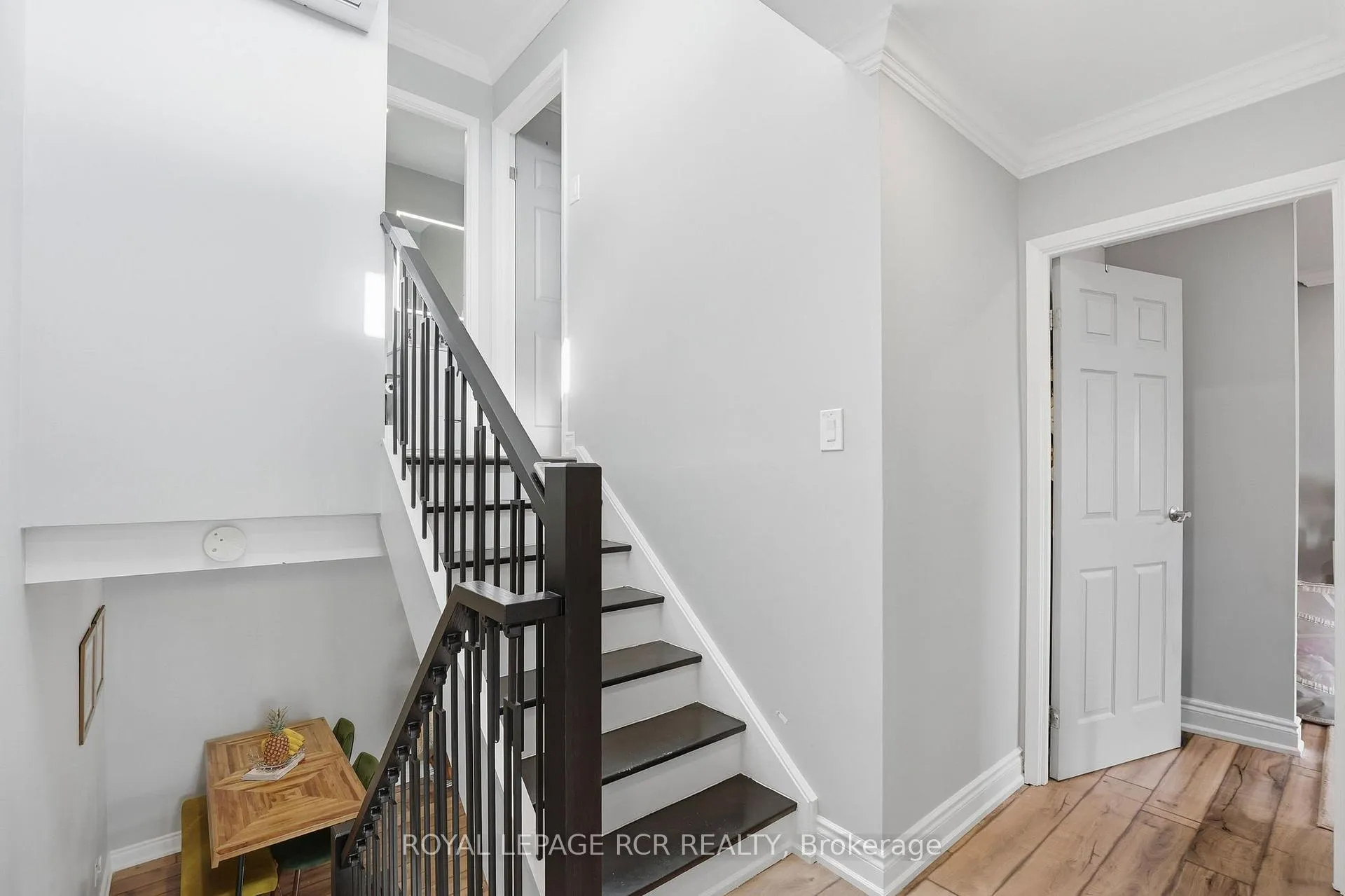 Photo 8 of Unit 28, 155 Milestone Crescent, Aurora, Aurora Village — HOMEH