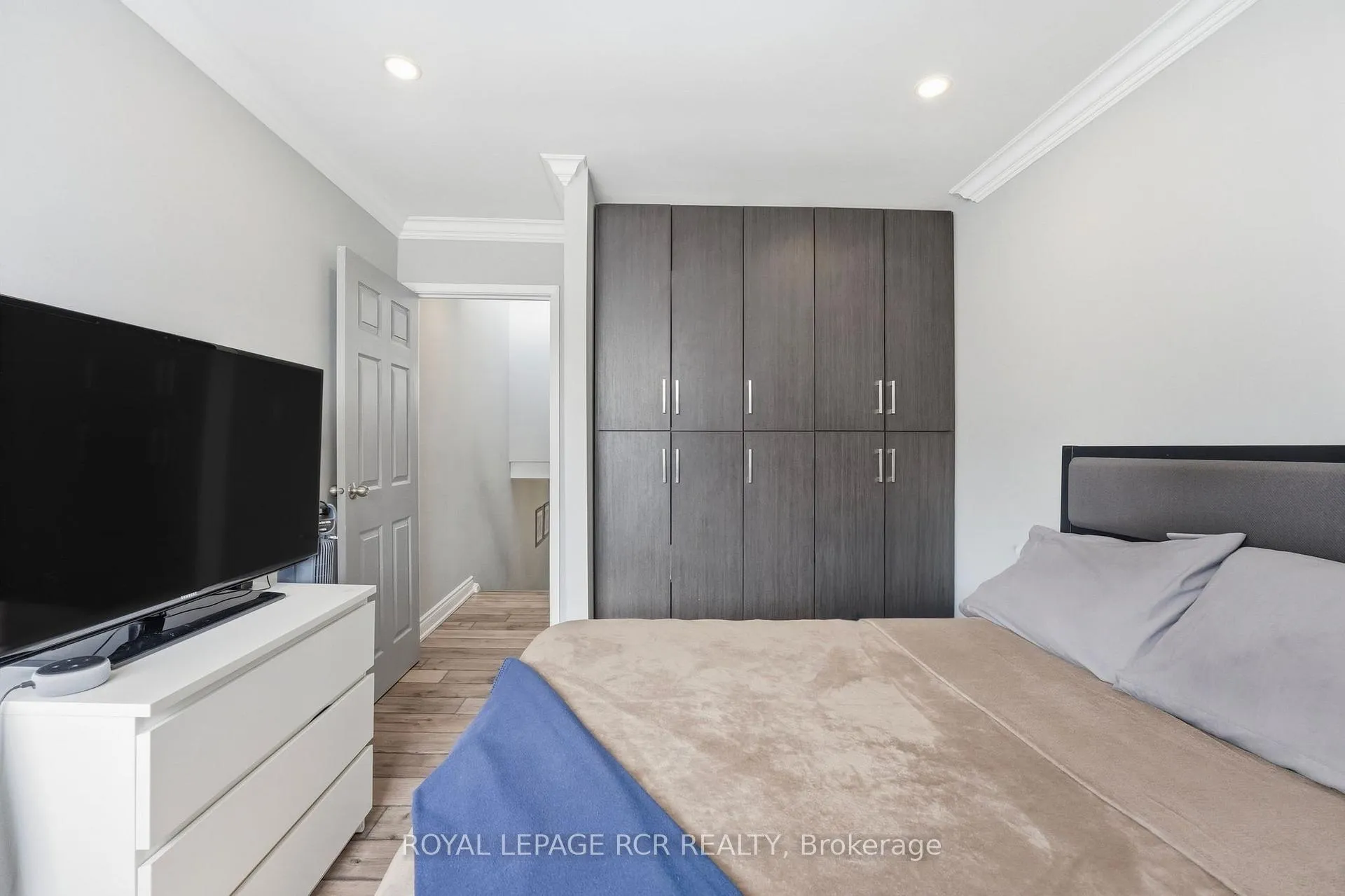 Photo 12 of Unit 28, 155 Milestone Crescent, Aurora, Aurora Village — HOMEH