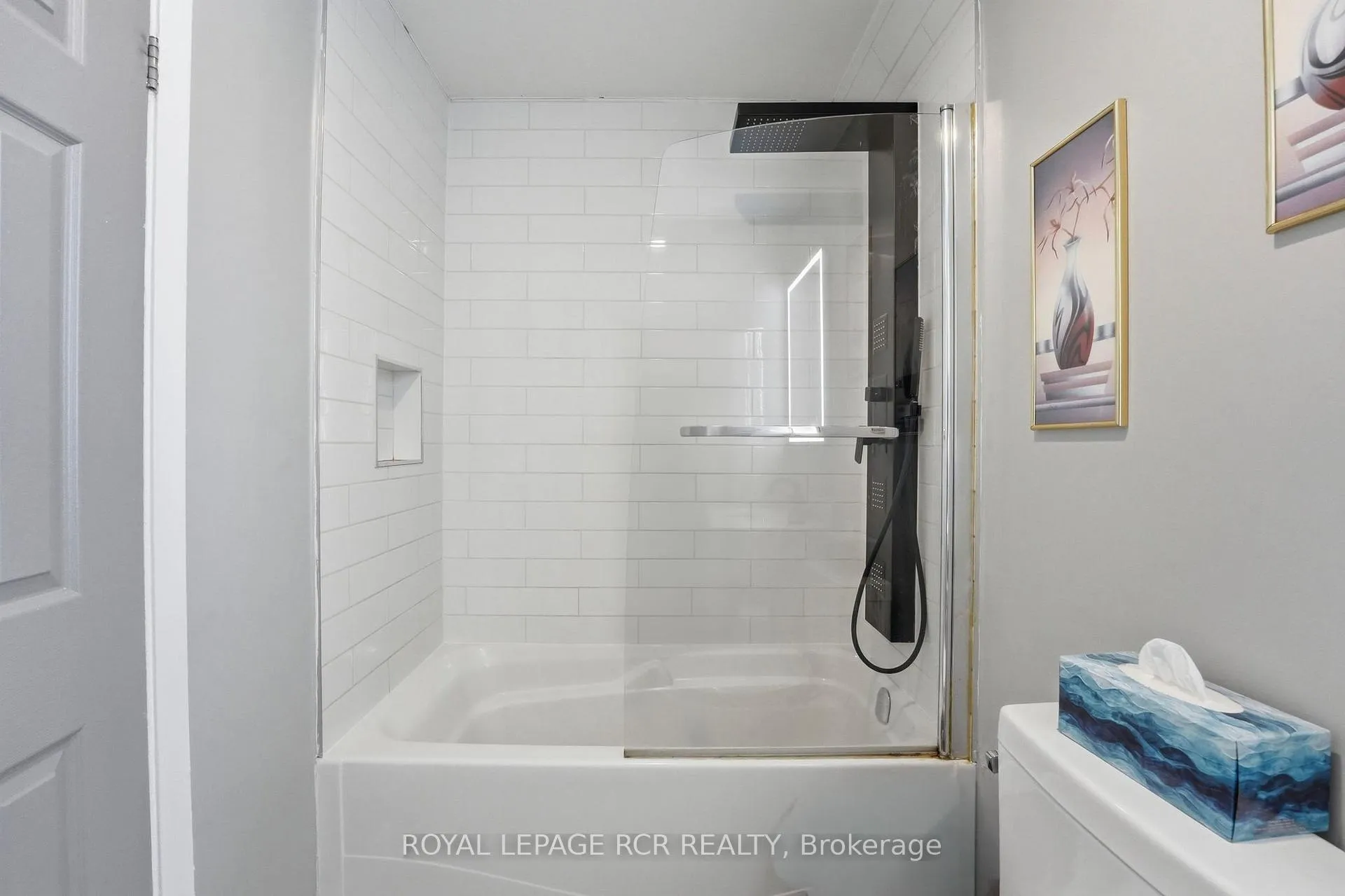 Photo 17 of Unit 28, 155 Milestone Crescent, Aurora, Aurora Village — HOMEH