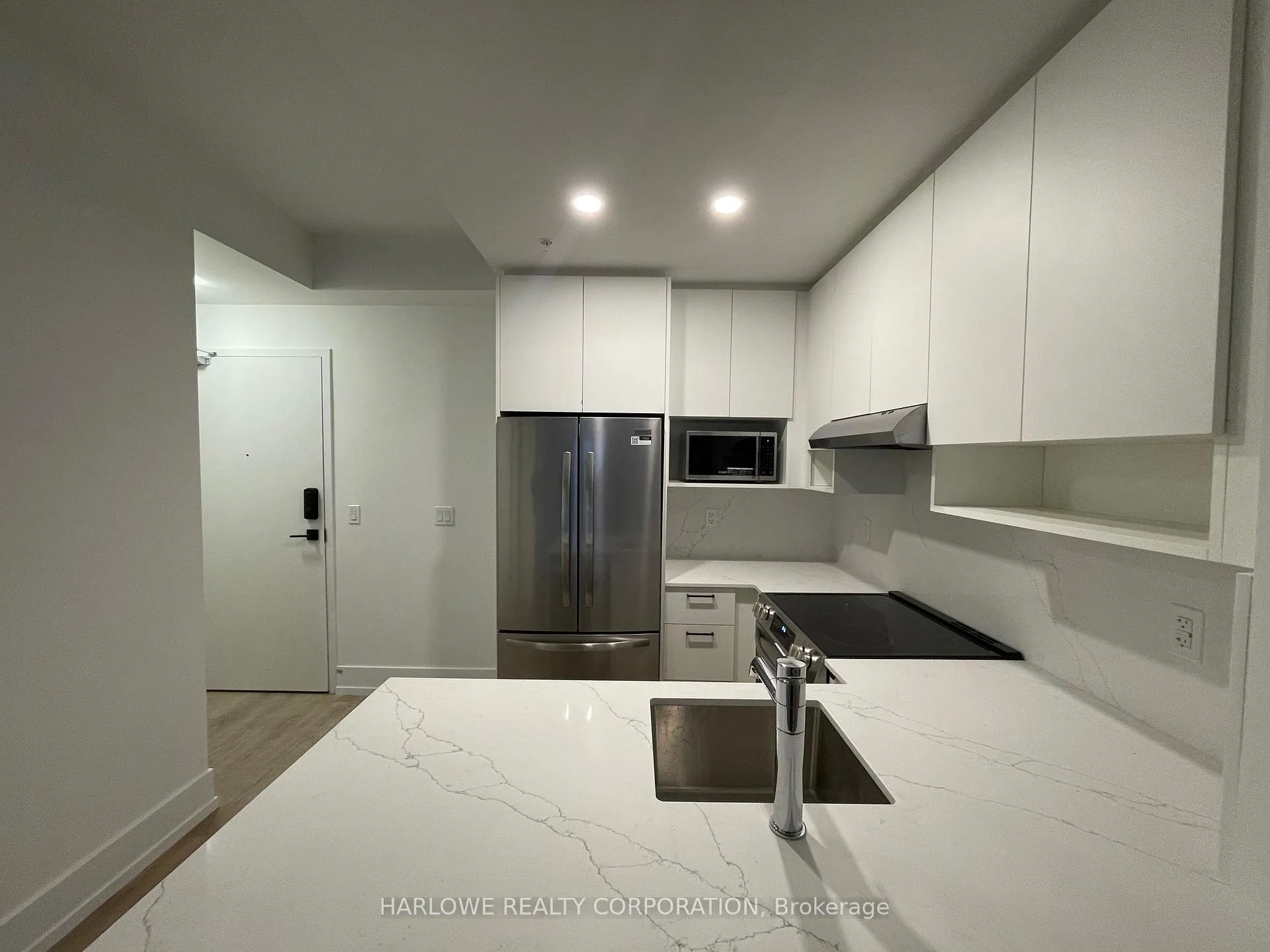 Front of Unit 904, 206 King Street W