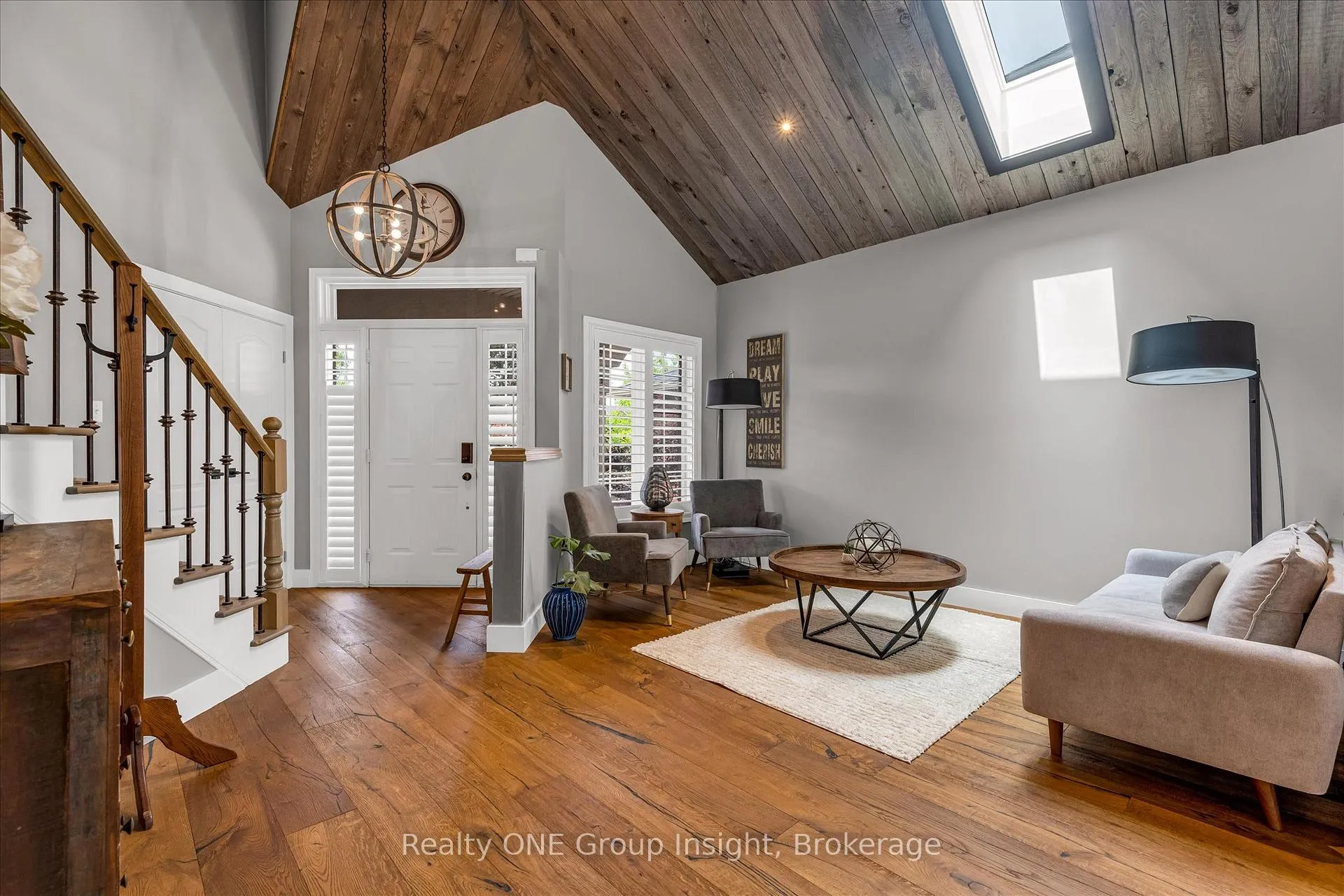 Photo 4 of 182 Silverlace Circle, Hamilton, Stoney Creek — HOMEH
