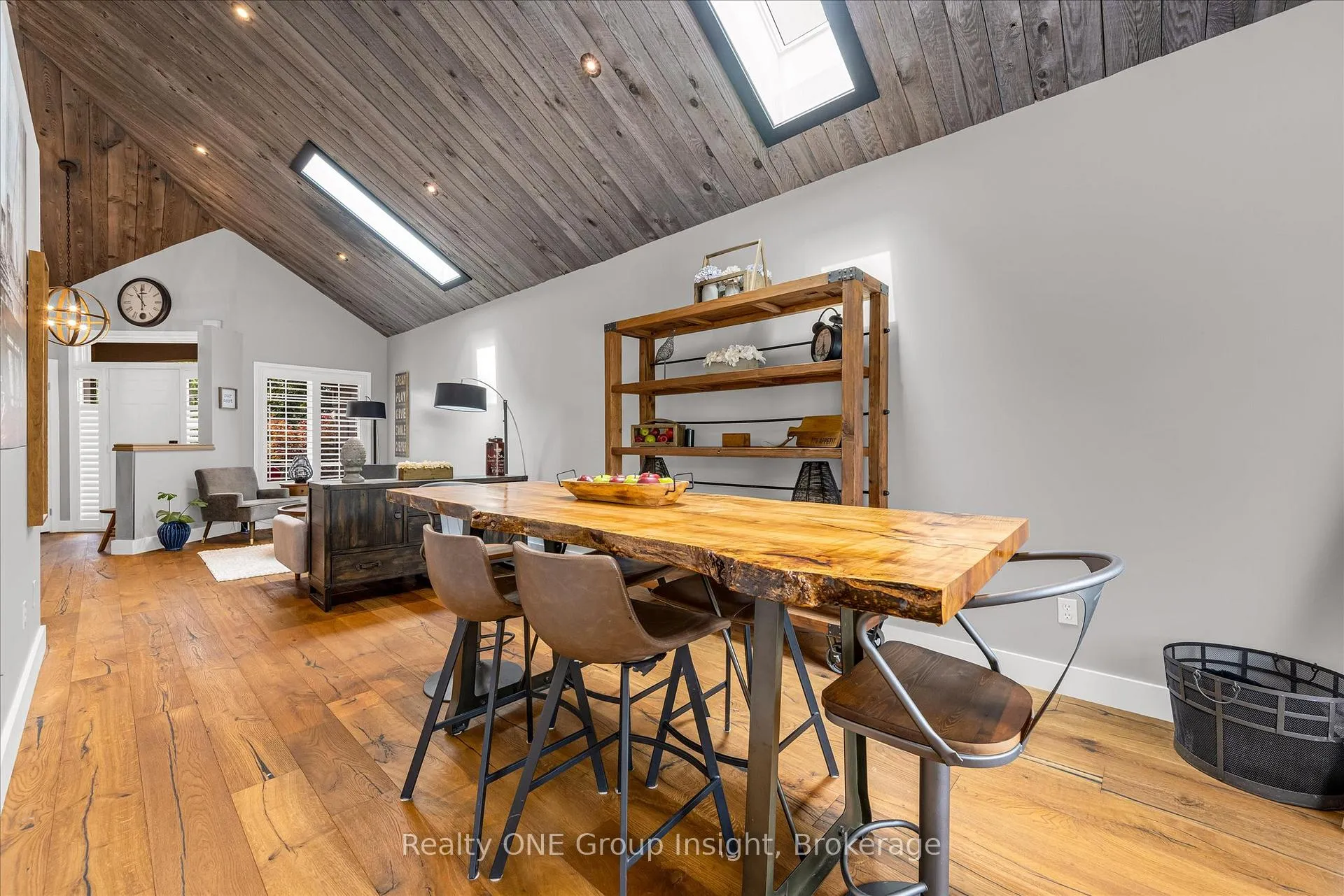 Photo 6 of 182 Silverlace Circle, Hamilton, Stoney Creek — HOMEH