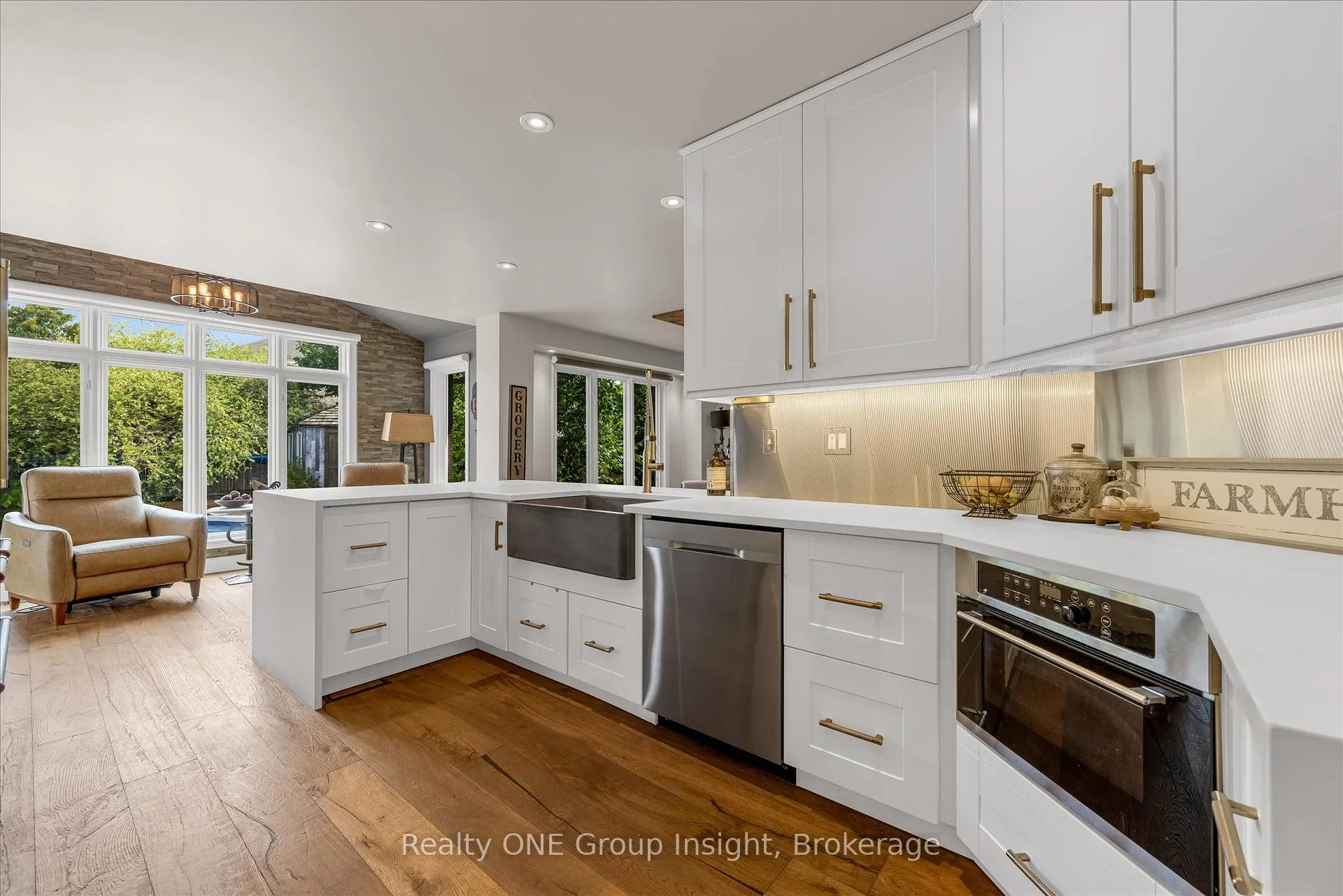 Photo 9 of 182 Silverlace Circle, Hamilton, Stoney Creek — HOMEH