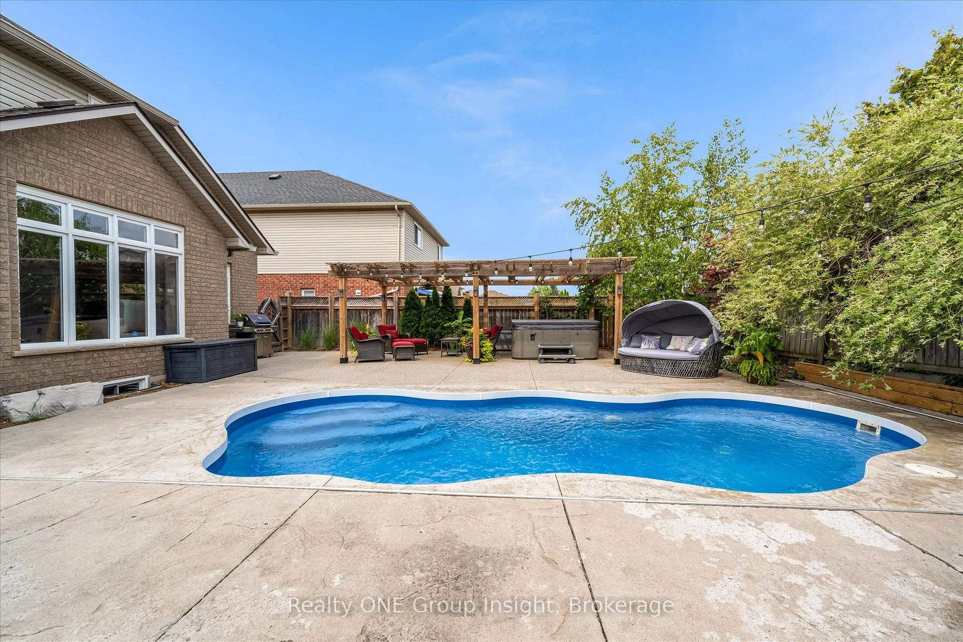 Photo 32 of 182 Silverlace Circle, Hamilton, Stoney Creek — HOMEH