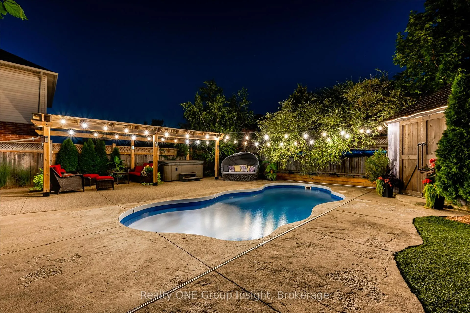 Photo 33 of 182 Silverlace Circle, Hamilton, Stoney Creek — HOMEH